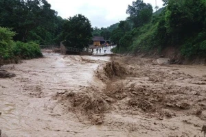 Thủ tướng chỉ đạo ứng phó nguy cơ bão mạnh, lũ lụt, sạt lở đất