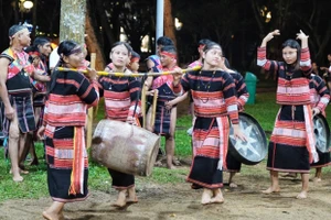 Cồng chiêng nữ: Đôi điều suy ngẫm 