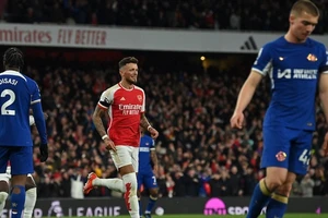 Ngoại hạng Anh: Hủy diệt Chelsea, Arsenal tạm chiếm ưu thế trong cuộc đua tay ba