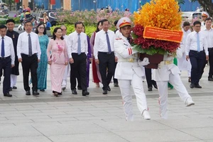 Tri ân công lao của Chủ tịch Hồ Chí Minh