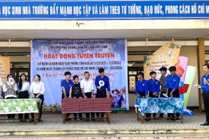 Tuyên truyền “Vững niềm tin theo Đảng” cho hơn 400 giáo viên, học sinh