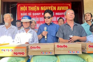 Gia Lai: Trao quà cho 228 người mù có hoàn cảnh khó khăn 