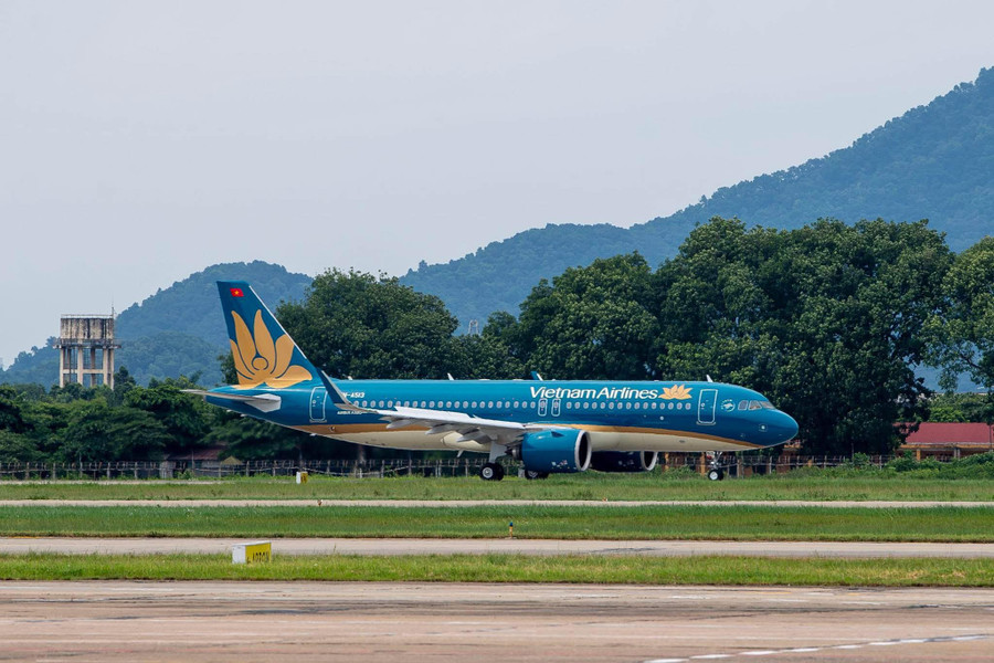 Vietnam Airlines ställer in flygningar på 8 flygplatser på grund av storm nr 13. Foto: DVCC vna.jpg