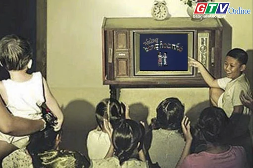 Ngăn ký ức: Chiếc tivi nhà hàng xóm và ký ức tuổi thơ