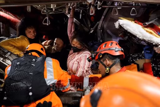 Hai tàu hỏa va chạm gần thủ đô Indonesia, hơn 80 người thương vong