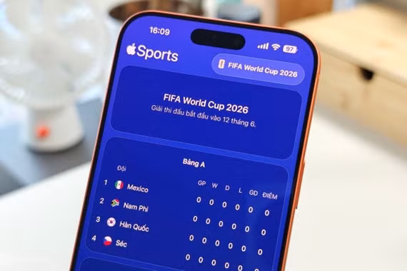 Người dùng iPhone tại Việt Nam hiện đã có thể tải về ứng dụng Apple Sports miễn phí để cập nhật tỷ số trực tiếp qua tính năng Live Activities.
