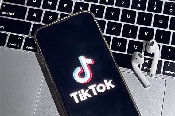 TikTok hợp tác với Universal Music Group gỡ bỏ nhạc AI trái phép.
