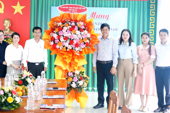 Lãnh đạo Ủy ban MTTQ Việt Nam tỉnh Gia Lai thăm, chúc mừng Ngày Báo chí Cách mạng Việt Nam
