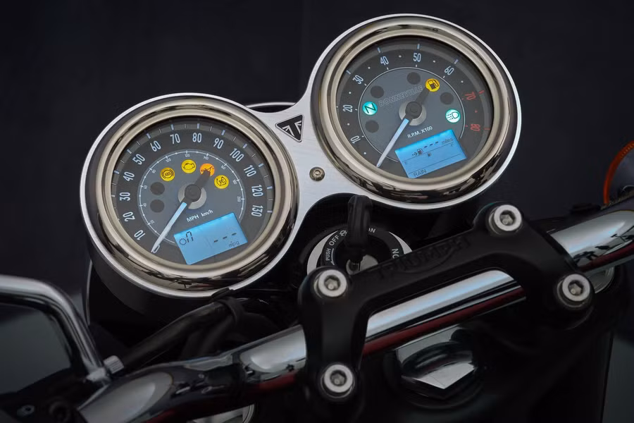 2022-triumph-bonneville-t120-first-look-retro-sport-motorcycle-17.jpg