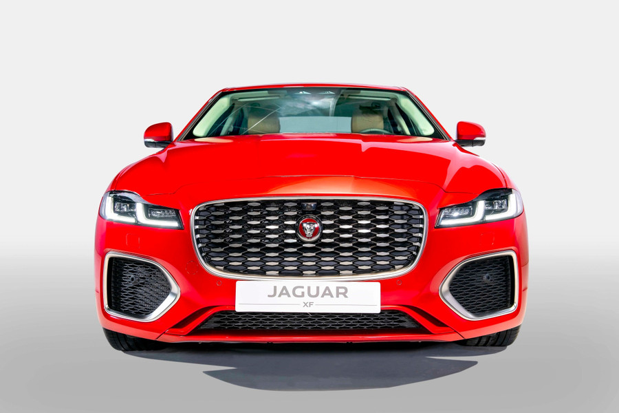 Thiết kế đầu xe Jaguar XF 2021 mạnh mẽ với lưới tản nhiệt mới và đèn LED Double J đặc trưng. Ảnh: S.T jaguar-xf-jpg.jpg