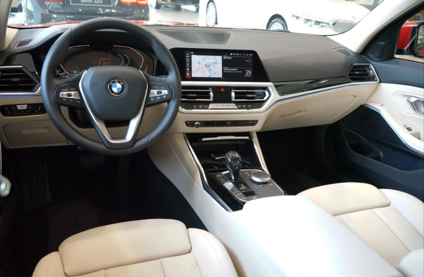 Vô-lăng thể thao tích hợp nhiều phím chức năng thuận tiện cho người lái. Ảnh: S.T bmw-nn.png
