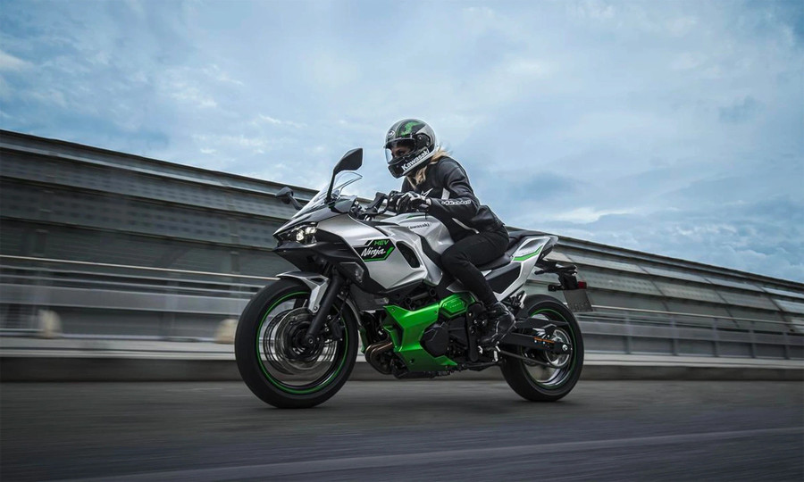 Tích hợp nút chuyển số và chế độ lái ngay trên tay lái. Ảnh: S.T kawasaki-ninja-7-hybrid-0-713-1133-9472-1696782805.jpg