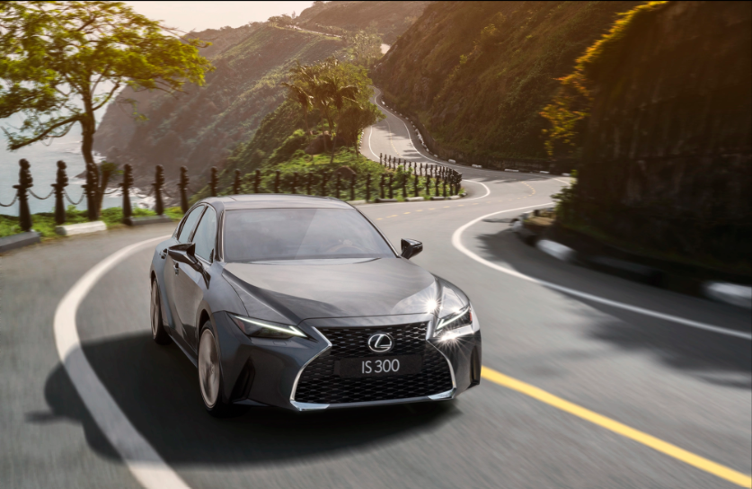 Hệ thống treo êm ái, cân bằng tốt giữa thể thao và thoải mái. Ảnh: S.T lexus-2.png