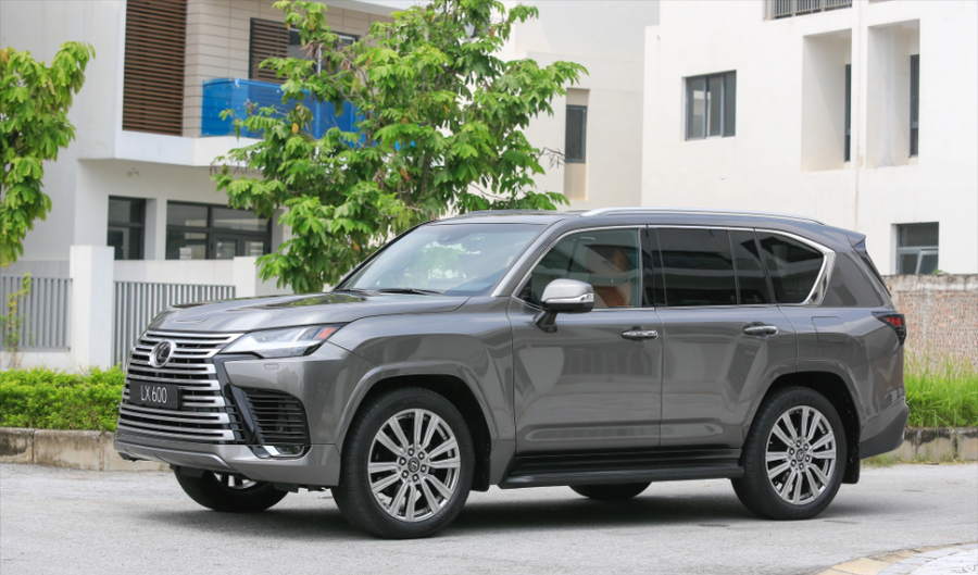 Thiết kế ngoại thất sắc sảo, đậm chất Lexus với lưới tản nhiệt con suốt đặc trưng. Ảnh: S.T lexus-117.png