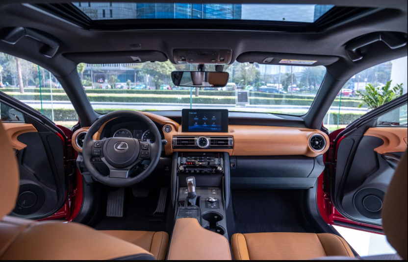 Màn hình cảm ứng trung tâm 10,3 inch hỗ trợ Apple CarPlay, Android Auto. Ảnh: S.T lexus-1.png