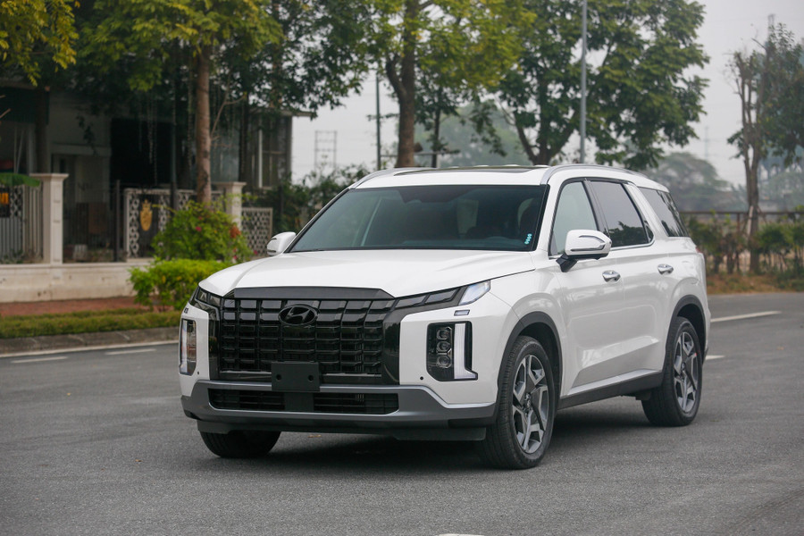 Hyundai Palisade 2023 sử dụng động cơ diesel 2.2L mạnh mẽ, tiết kiệm nhiên liệu. Ảnh: S.T 161.jpg