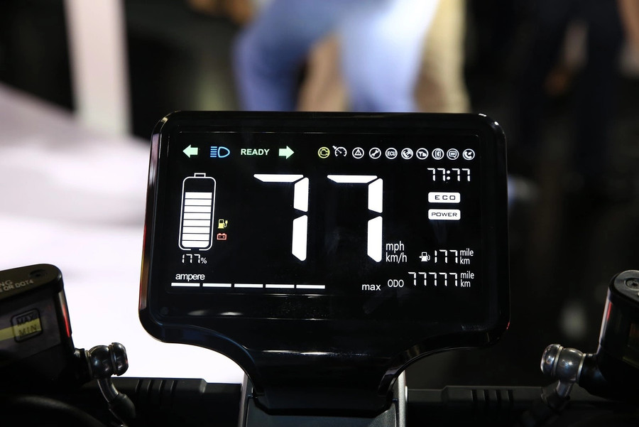 Màn hình LCD 7 inch hiển thị sắc nét, dễ quan sát. Ảnh: S.T yadea-g5-23-jpg.jpg