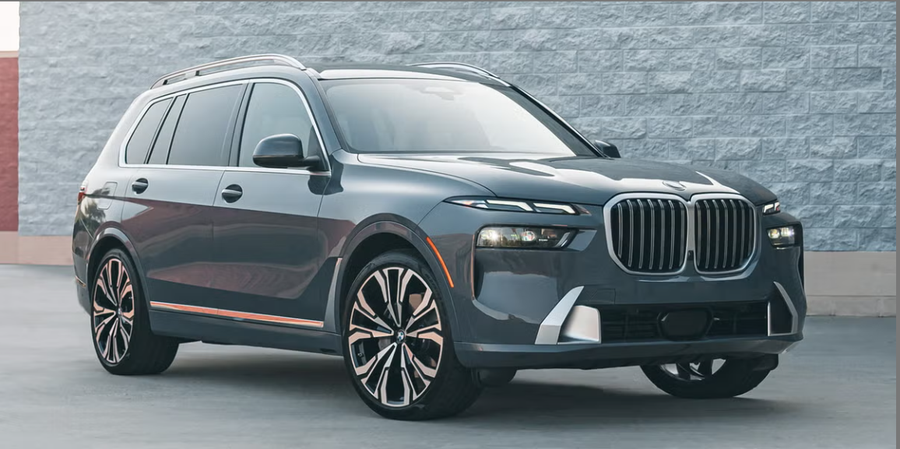 Ngoại thất BMW X7 2023 với lưới tản nhiệt Iconic Glow phát sáng đặc trưng. Ảnh: S.T bb.png