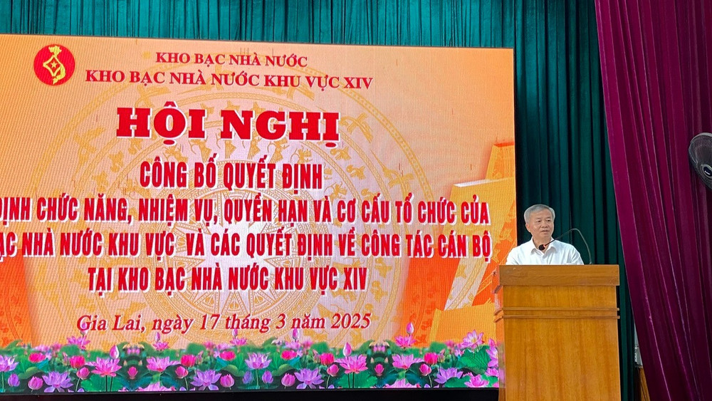 Ông Nguyễn Quang Vinh-Phó Giám đốc Kho bạc Nhà nước phát biểu chỉ đạo, giao nhiêm vụ cho Kho bạc Nhà nước khu vực XIV. Ảnh: Sơn Ca z6415453080735-c185e96e5fe32abf9eea0ddf7b2f8da1.jpg