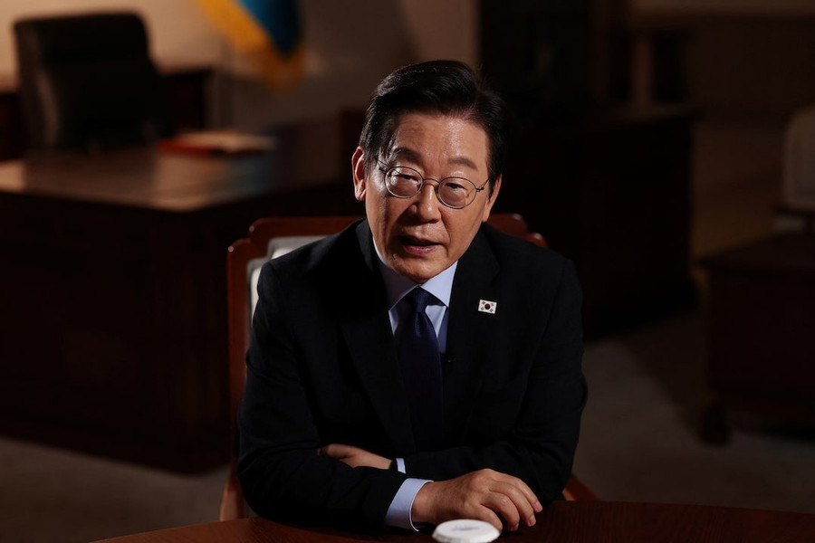 Tổng thống Lee Jae Myung lo ngại những khoản đầu tư khổng lồ theo yêu cầu của Mỹ có thể khiến Hàn Quốc lâm vào khủng hoảng. Ảnh: Reuters pc4m23girjlshebqh4lwfysfui.jpg