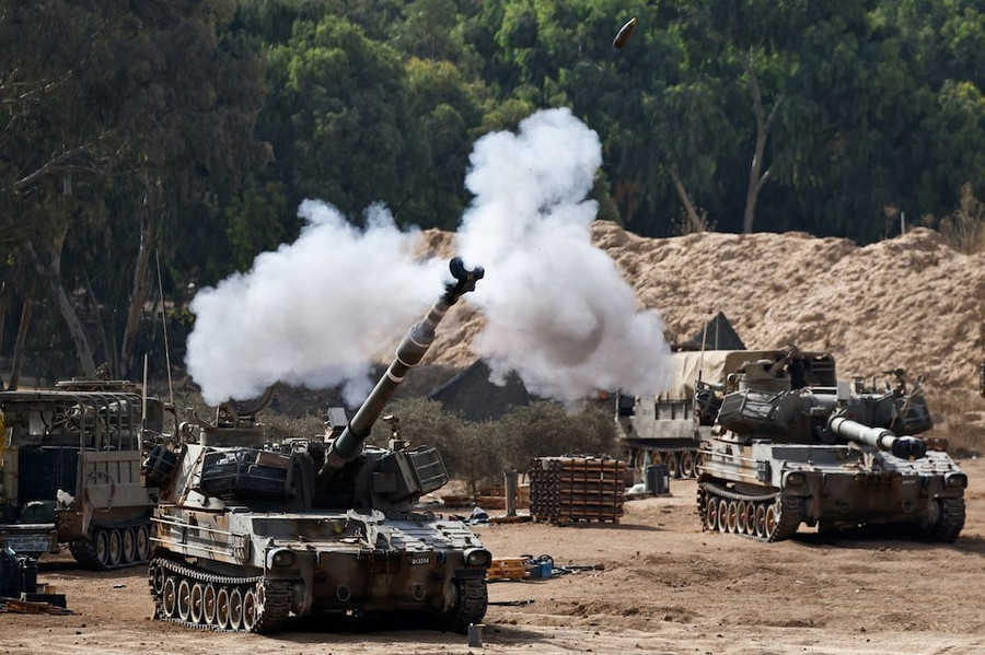 Xe tăng Israel nã đạn về phía Thành phố Gaza. Ảnh: Reuters kpci45hp2zjonedbzgisghqwie.jpg