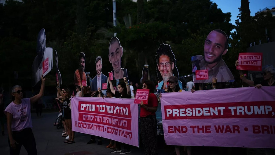 Người dân tập trung tại lễ tưởng niệm hai năm ngày Hamas tấn công vào Israel,, ngày 7-10-2025. Ảnh: AP 1366x768-cmsv2-78cd029f-0960-5ea.jpg