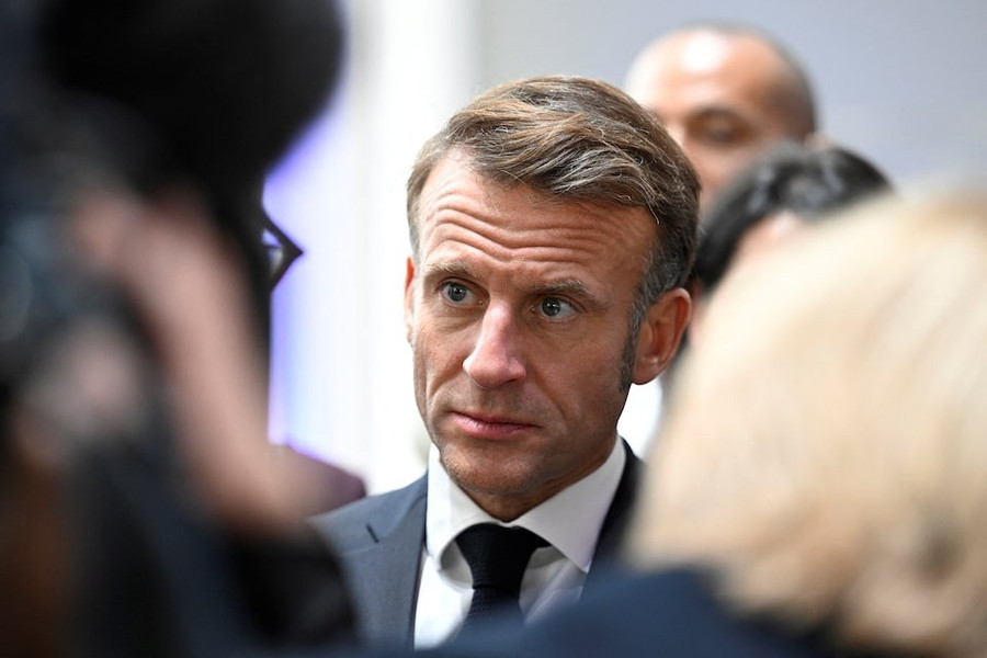 Tổng thống Pháp Emmanuel Macron đối mặt với áp lực lớn giữa khủng hoảng chính trị. Ảnh: Reuters bzp3aemhorp4tckoggjeldr3dq.jpg