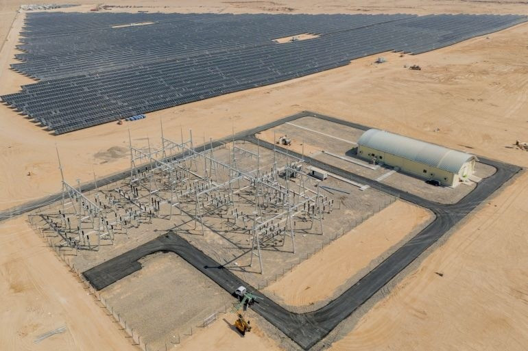 Nhà máy điện mặt trời ở Karbala có công suất 300MW. Ảnh: aljazeera ap25260644414328-1758354627.jpg