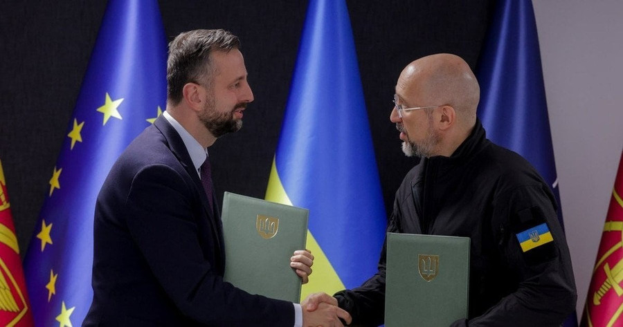 Bộ trưởng Quốc phòng Ba Lan Władysław Kosiniak-Kamysz (bên trái) và Bộ trưởng Quốc phòng Ukraine Denys Shmyhal (bên phải). Ảnh: tsn.ua bo-truong-quoc-phong-ba-lan-wlad.jpg