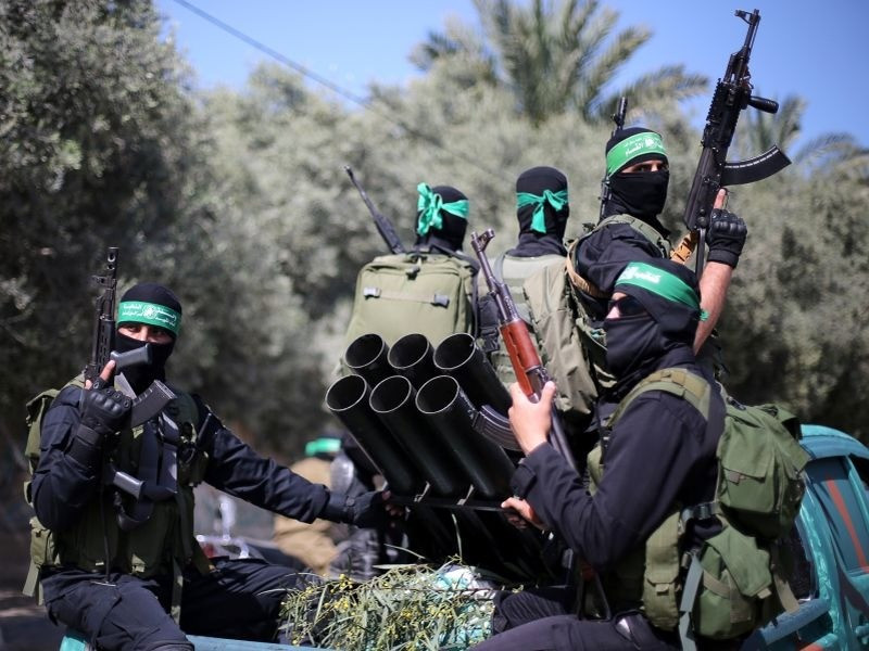 Các tay súng thuộc lực lượng Hamas. Ảnh: Reuters english-behind-the-headlines-ham.jpg