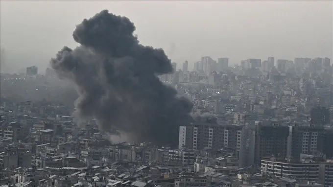 Khói bốc lên sau một cuộc không kích của Israel vào Lebanon. Ảnh: ANADOLU lebanon-4119-3701.jpg