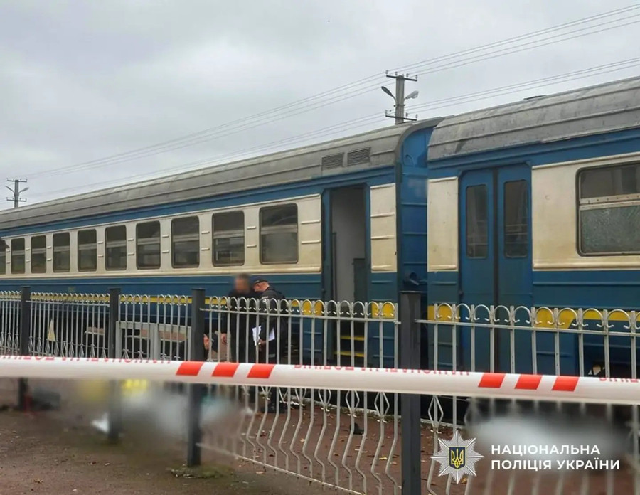 Hiện trường vụ nổ tại nhà ga tàu hỏa ở Ovruch, Ukraine. Ảnh: UNN image-34.jpg