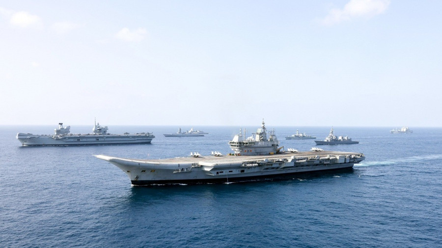 Tàu sân bay INS Vikrant của Hải quân Ấn Độ và tàu sân bay HMS Prince of Wales của Hải quân Hoàng gia Anh dẫn đầu hai nhóm tác chiến tàu sân bay tham dự cuộc tập trận Konkan hôm 7/10 tại Tây Ấn Độ Dương. Ảnh: ANI tau-san-bay.jpg