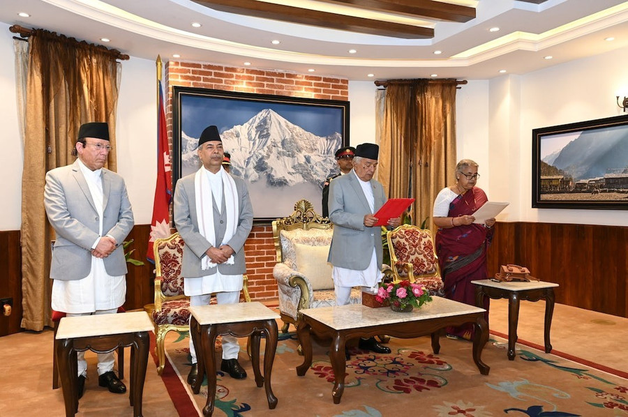 Bà Sushila Karki tuyên thệ nhậm chức Thủ tướng lâm thời Nepal. Ảnh: Reuters yxkavclgmnmzdckf6ihlkqw3xi.jpg
