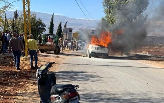 Hiện trường một vụ tập kích của Israel nhắm vào Hezbollah ở khu vực Beqaa Valley (Lebanon) ngày 26-10. Ảnh: TimesofIsrael g4l5ij8xeaatzet-e1761493022396-6.jpg