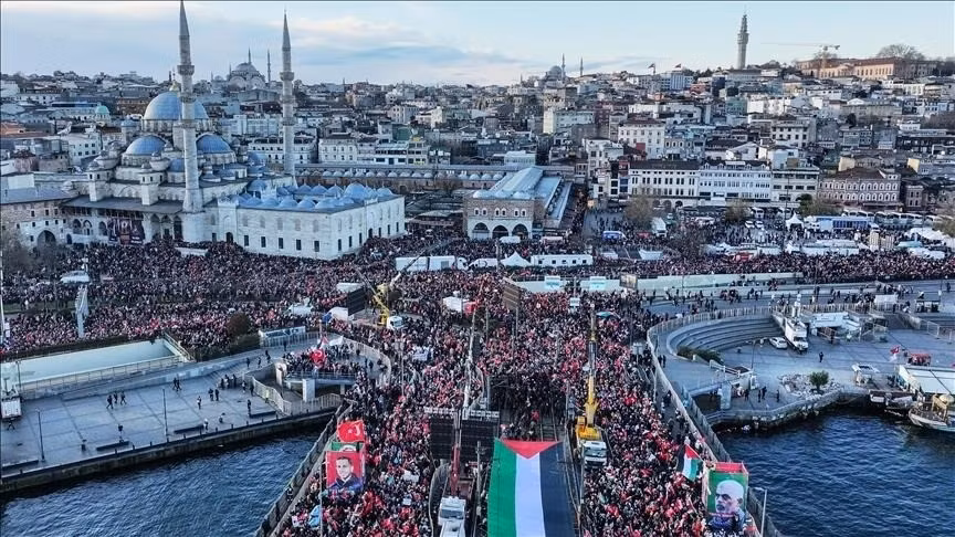 Quang cảnh cuộc tuần hành nhìn từ trên cao. Ảnh: aa.com