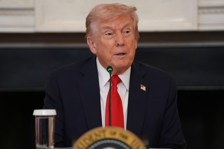 Tổng thống Mỹ Donald Trump phát biểu trong một cuộc gặp bàn tròn tại Nhà Trắng, ngày 8-10-2025. Ảnh: CNN Tổng thống Mỹ Donald Trump phát biểu trong một cuộc gặp bàn tròn tại Nhà Trắng, ngày 8-10-2025. Ảnh: CNN