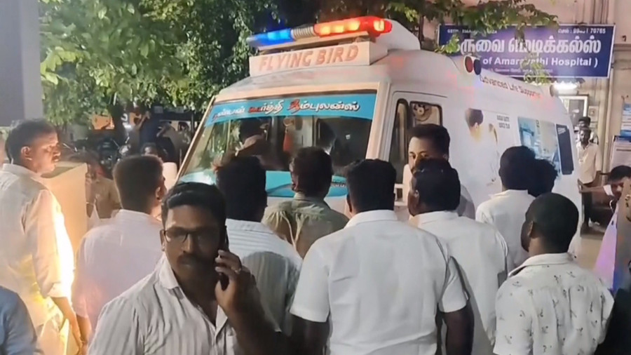 Hậu quả của vụ giẫm đạp. Ảnh: AP skynews-india-stampede-tamil-nad.jpg