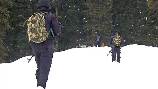 Các lực lượng vũ trang Ấn Độ được đặt trong tình trạng báo động cao sau vụ UAV xâm nhập biên giới. Ảnh: ANI