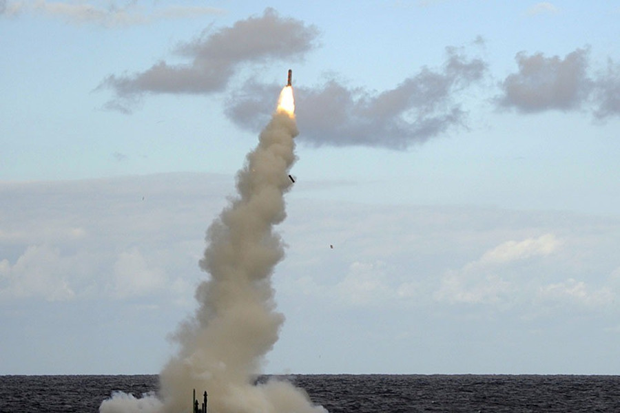 s960-navy-sub-fires-first-tomaha.jpg
