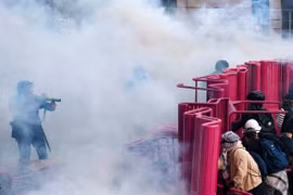 Biểu tình kéo dài phản đối chính sách nhập cư và thái độ của tổng thống Trump