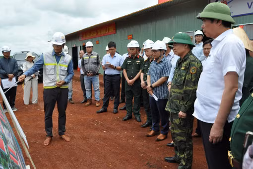 Bí thư Tỉnh ủy Gia Lai kiểm tra tiến độ thi công trường phổ thông nội trú liên cấp ở xã biên giới