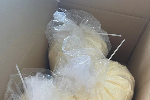 Lực lượng Quản lý thị trường Gia Lai phát hiện gần 700 kg kem dưỡng da không rõ nguồn gốc đựng trong bịch nhựa.