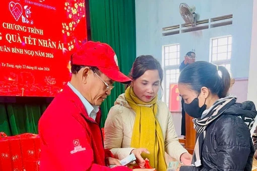 Hội Chữ thập đỏ Gia Lai trao 400 suất quà Tết cho người dân các xã phía Tây
