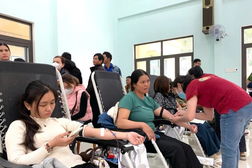 Trên 200 người dân xã Đak Pơ và Ya Hội hiến máu tình nguyện