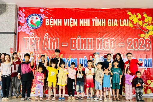Tết ấm đến với bệnh nhi Gia Lai