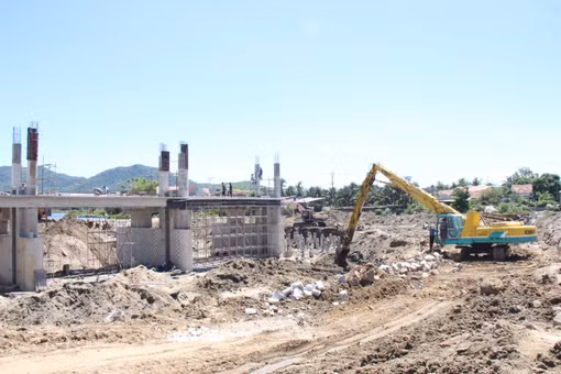 Khẩn trương làm rõ nguyên nhân đập ngăn mặn An Mỹ bị lún
