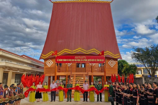 Ðoàn Kinh tế - Quốc phòng 72 đem ấm no lên vùng biên giới