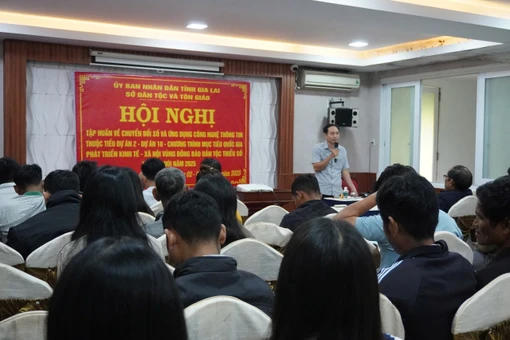 Tập huấn về chuyển đổi số và ứng dụng công nghệ thông tin cho gần 100 đại biểu