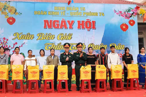 Hơn nửa thế kỷ giữ đất biên cương, dựng màu xanh no ấm